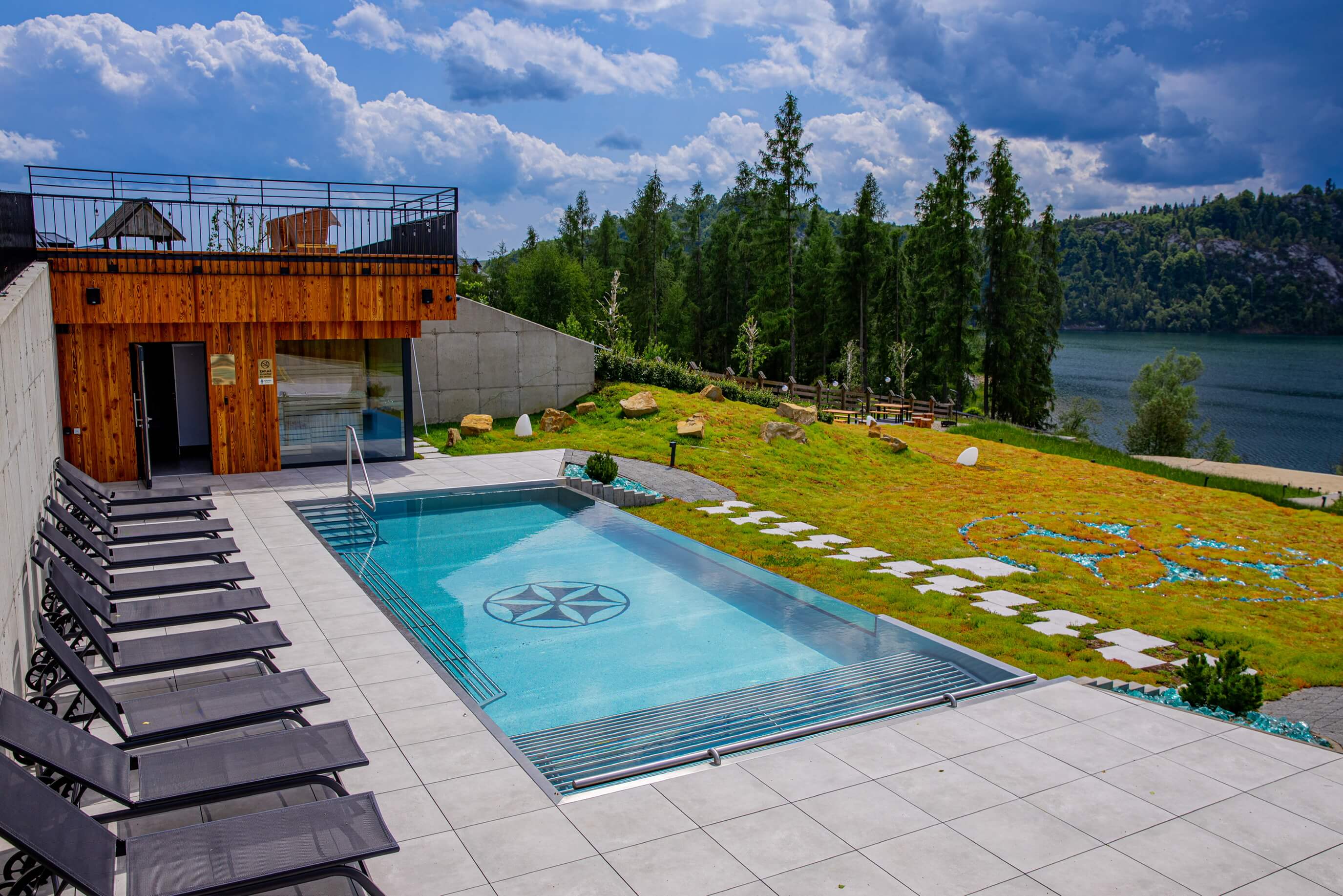 Basen z widokiem na góry